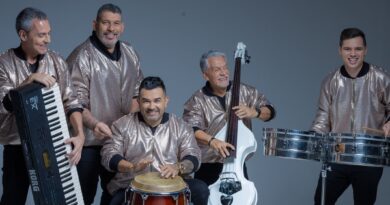 'Todo quiero contigo' de El combo de Las Estrellas con Daniel Calderón y Los Gigantes del Vallenato