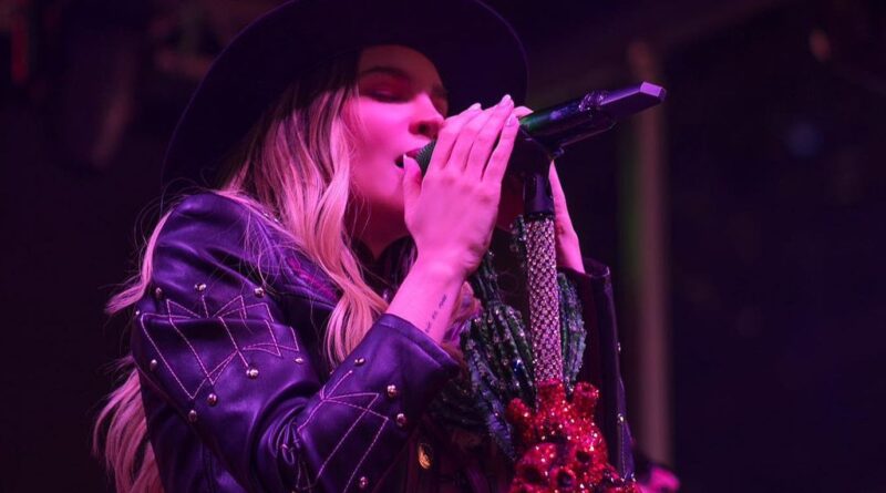 Belinda deslumbró en NY Del empire state building y nasdaq a las fiestas patrias en Time Square