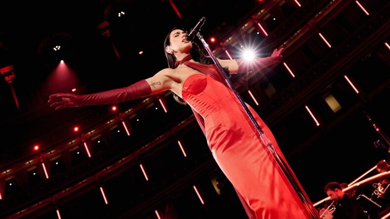 Dua Lipa lanza el nuevo álbum en vivo Dua Lipa live from the royal albert hall”